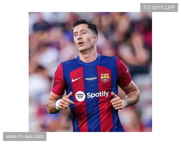 莱万点球宴客后献助攻自我救赎，巴萨锋线依赖波兰老将续航